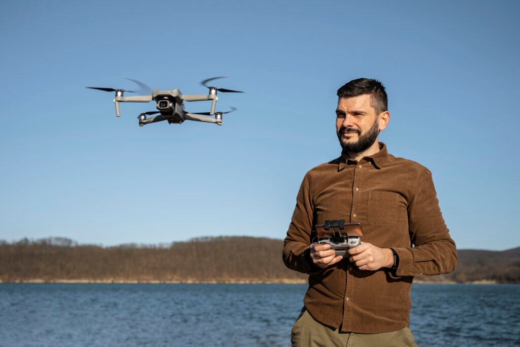 homem com drone